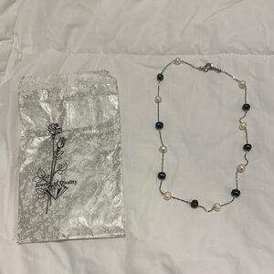 Elegant Black and White Pearl Necklace